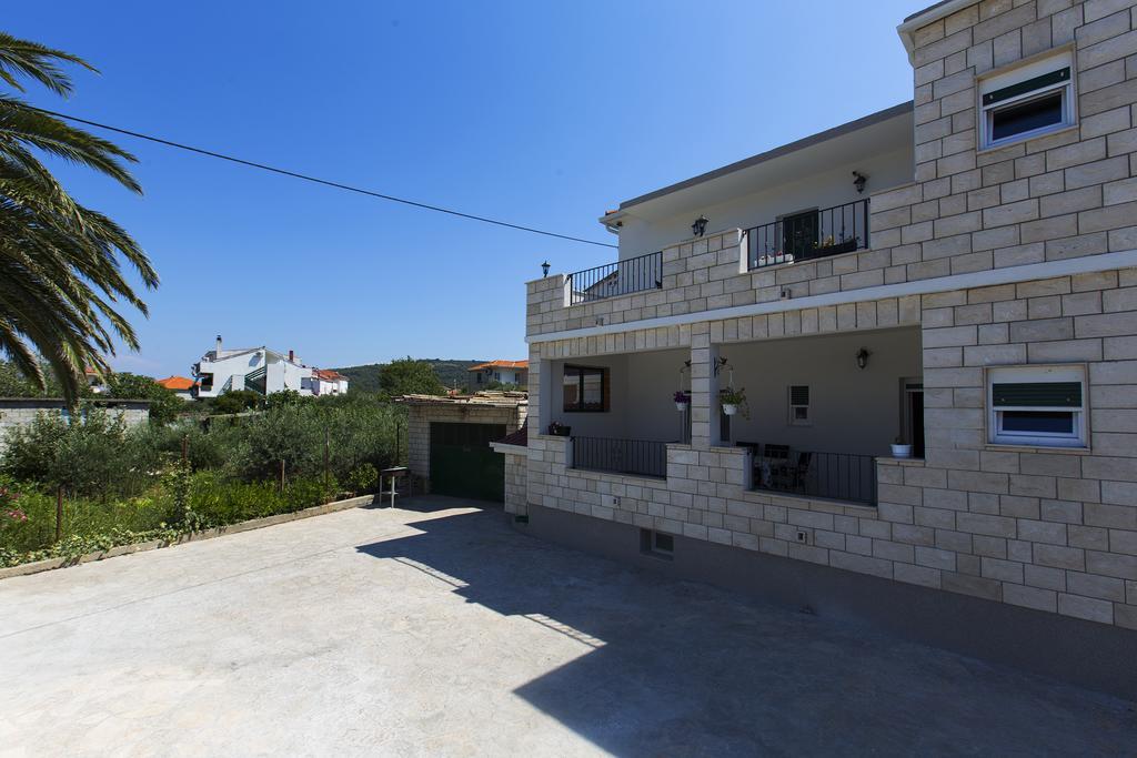 San Apartments Slatine Extérieur photo