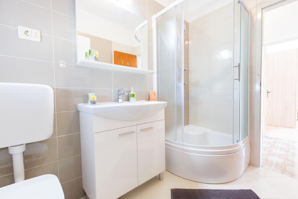 San Apartments Slatine Extérieur photo